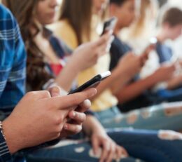 ECA Digital entra em vigor e garante mais proteção a crianças e adolescentes na internet